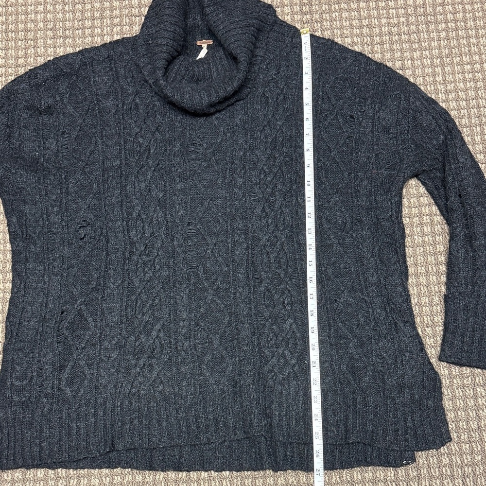 Free People Women's Charcoal Distressed Turtleneck Split Hem Sweater Sz Small - Picture 4 of 8